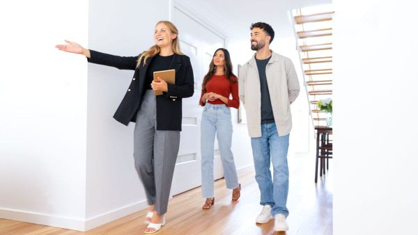 ¿Se podrá trabajar en real estate sin matrícula?