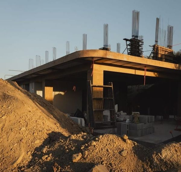 Empresa constructora saca trabajadores del sunca cansada de los paros recurrentes