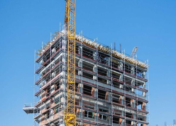 La obra privada vuelve a moverse en CABA, pero empujada por proyectos grandes