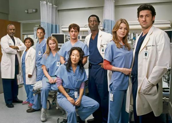 The season 2 cast of Grey's Anatomy featured James Pickens, Jr.; Chandra Wilson; Justin Perkins; Katherine Heigl; T.R. Knight; Sandra Oh; Isaiah Washington; Ellen Pompeo; and Patrick Dempsey.