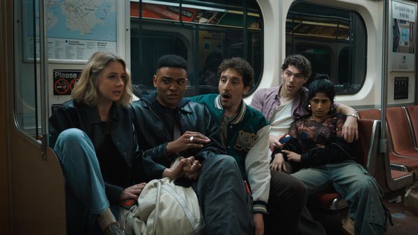 The eternal, beautiful stasis of the twentysomething hangout sitcom