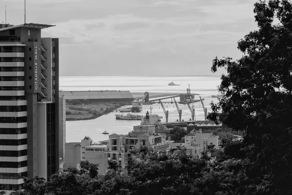 🇲🇺 When the going gets tough