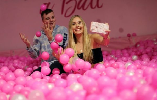 The Selfie Factory helps Instagrammers lift their selfie game