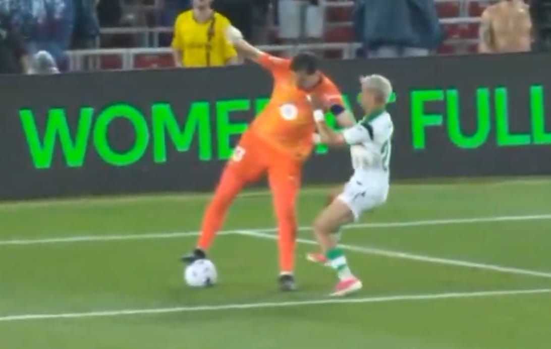 Szczęsny wszedł na boisko i zawalił bramkę. Koszmarny błąd  Polaka [WIDEO] Zdjęcie główne wpisu