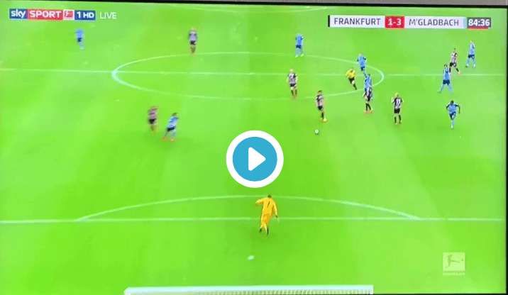 Fatalne pudło w dzisiejszym meczu Bundesligi! Obrońca pokazał klasę! [WIEDO] Zdjęcie główne wpisu