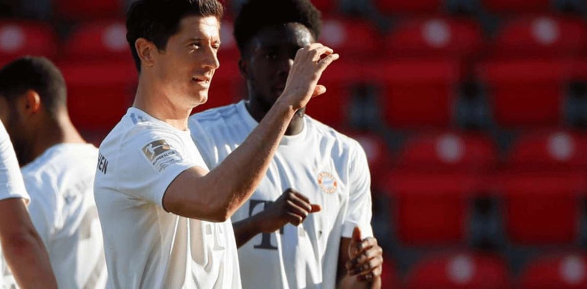 Piękny gest Roberta Lewandowskiego! Zadedykował bramkę… Zdjęcie główne wpisu