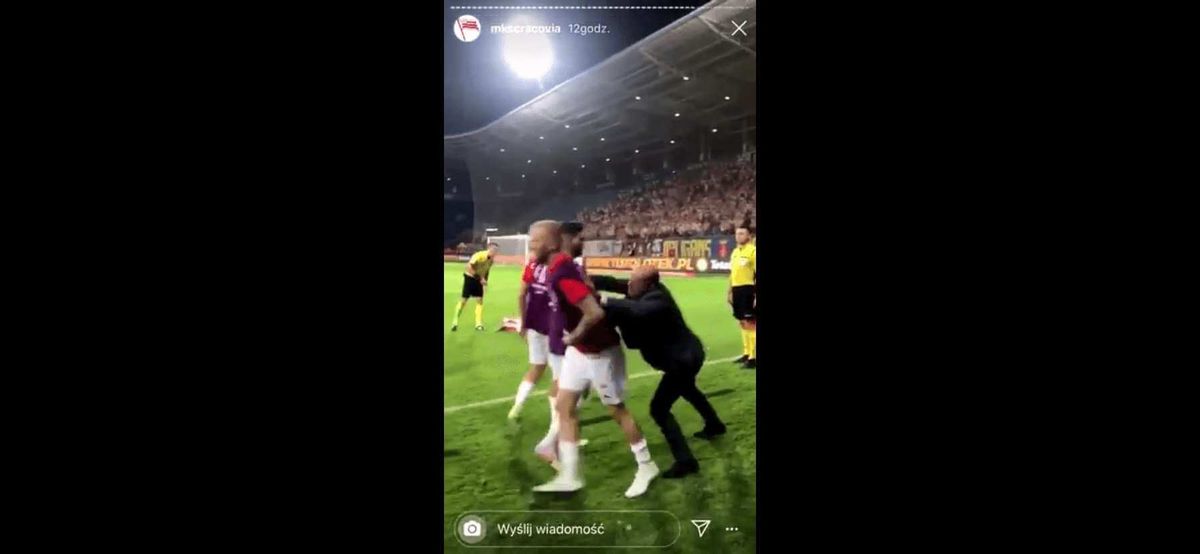 Mocna reakcja Probierza! Wyciągnął zawodnika spod trybun [WIDEO] Zdjęcie główne wpisu