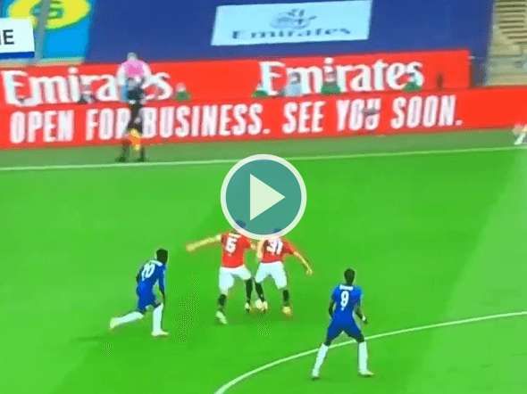 Najdroższy obrońca świata dał popis swoich umiejętności! Kiwał się z samym sobą [WIDEO] Zdjęcie główne wpisu