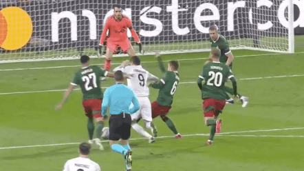 Robert Lewandowski okradziony z karnego? „Z ust sędziego udało się wyczytać…” Zdjęcie główne wpisu