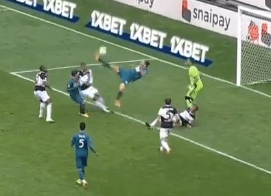 Zlatan Ibrahimović jak wino! Szwed trafia z przewrotki [WIDEO] Zdjęcie główne wpisu