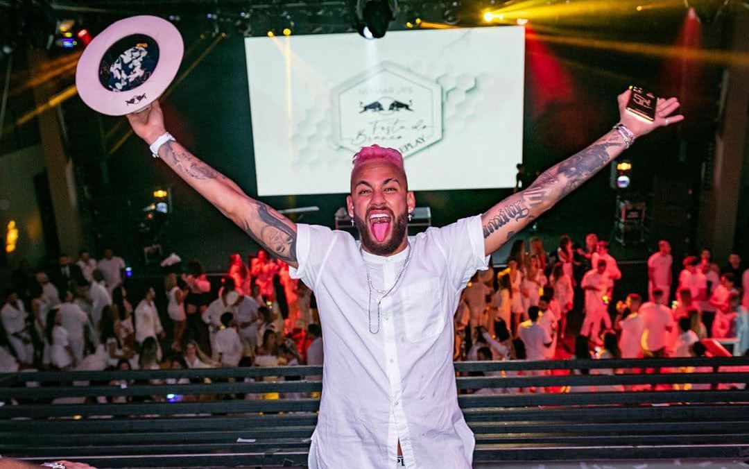 Zakazy, nakazy i bonusy. Najciekawsze zapisy w kontraktach piłkarzy Zdjęcie główne wpisu