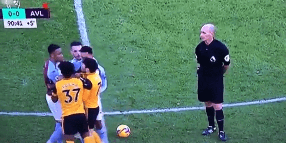 Zabawne zachowanie Mike’a Dean’a podczas kłótni zawodników. Stoicki spokój [WIDEO] Zdjęcie główne wpisu