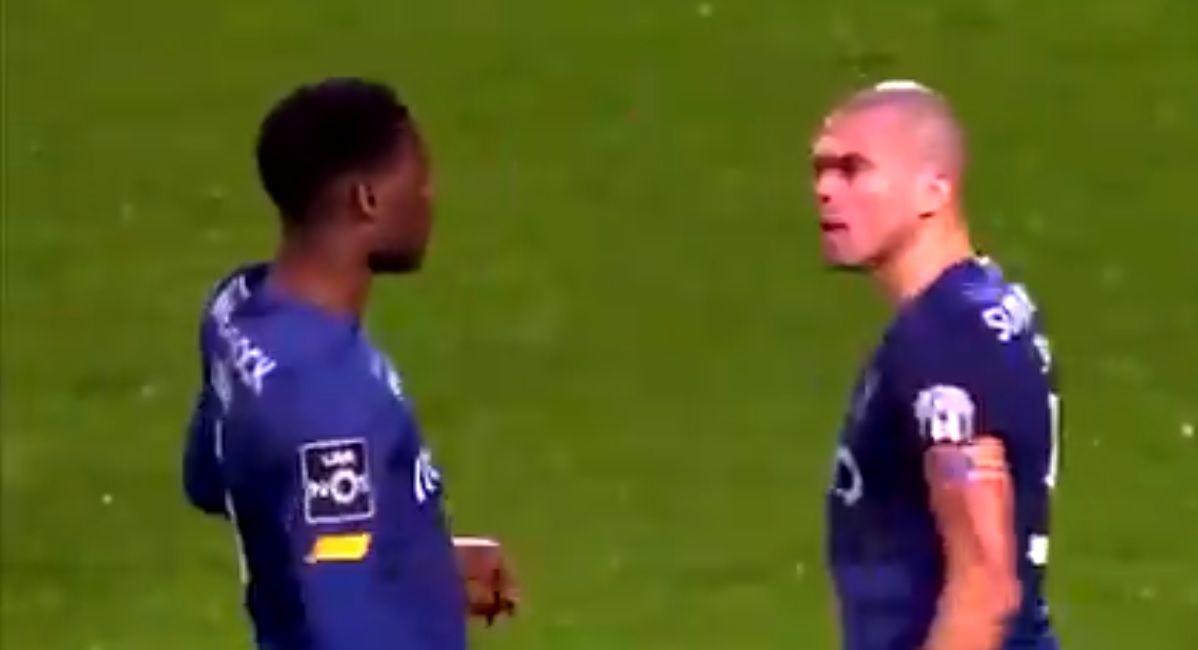 Pepe pokłócił się z kolegą z drużyny na boisku. Musiał ich rozdzielić sędzia [WIDEO] Zdjęcie główne wpisu