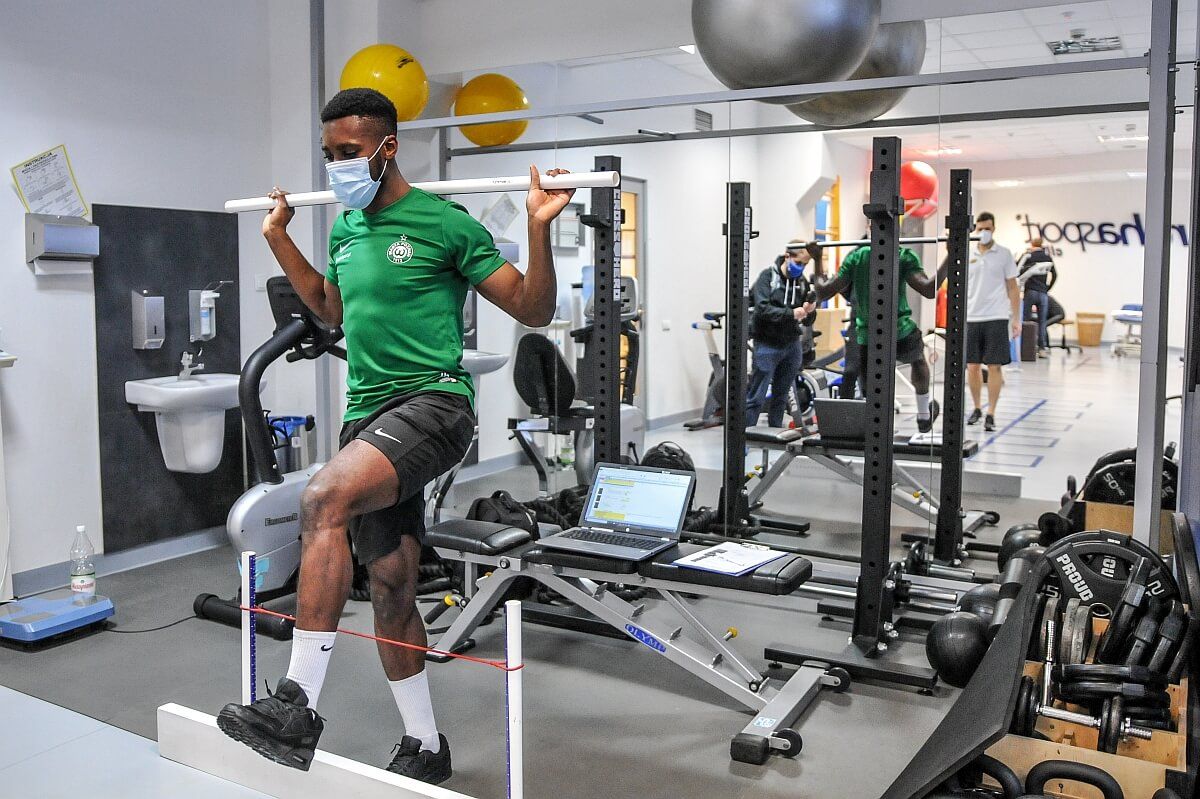 Jego drużyna pokonała Bayern, a teraz trafi do Warty Poznań. Beniaminek dopina transfer z drugiej Bundesligi Zdjęcie główne wpisu