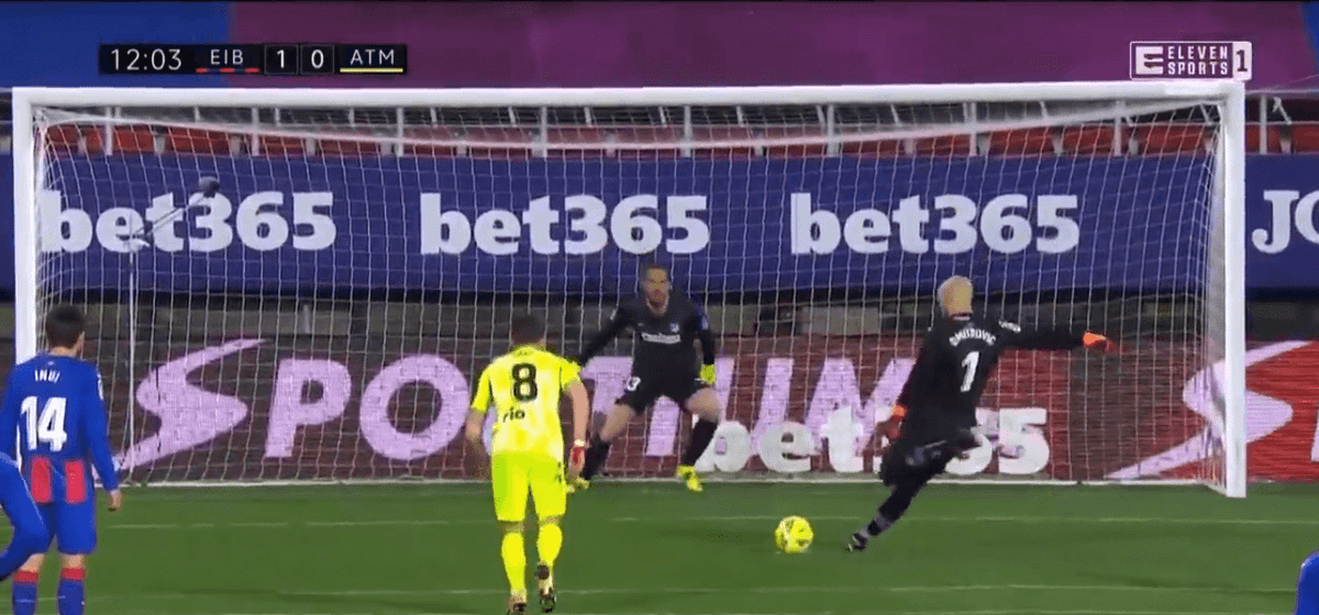 Niesamowita scena w La Liga! Bramkarz Eibar wykorzystał rzut karny w 12. minucie [WIDEO] Zdjęcie główne wpisu