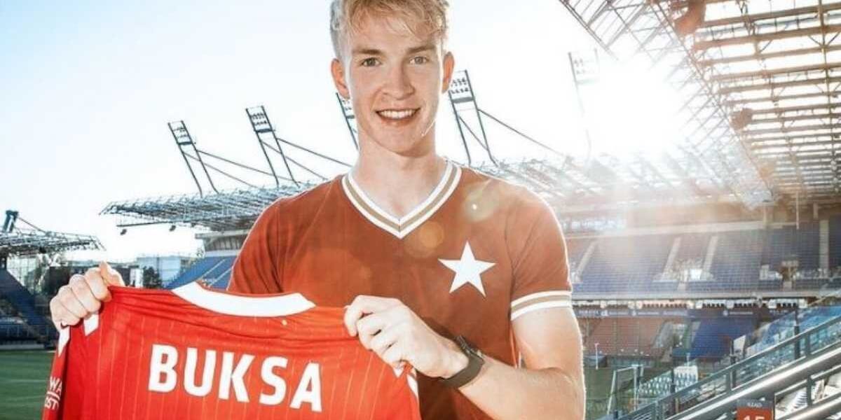Buksa zdradził kulisy rozstania z Wisłą. „Nie chcę mieć etykiety gościa, który rzuca się na pieniądze” Zdjęcie główne wpisu
