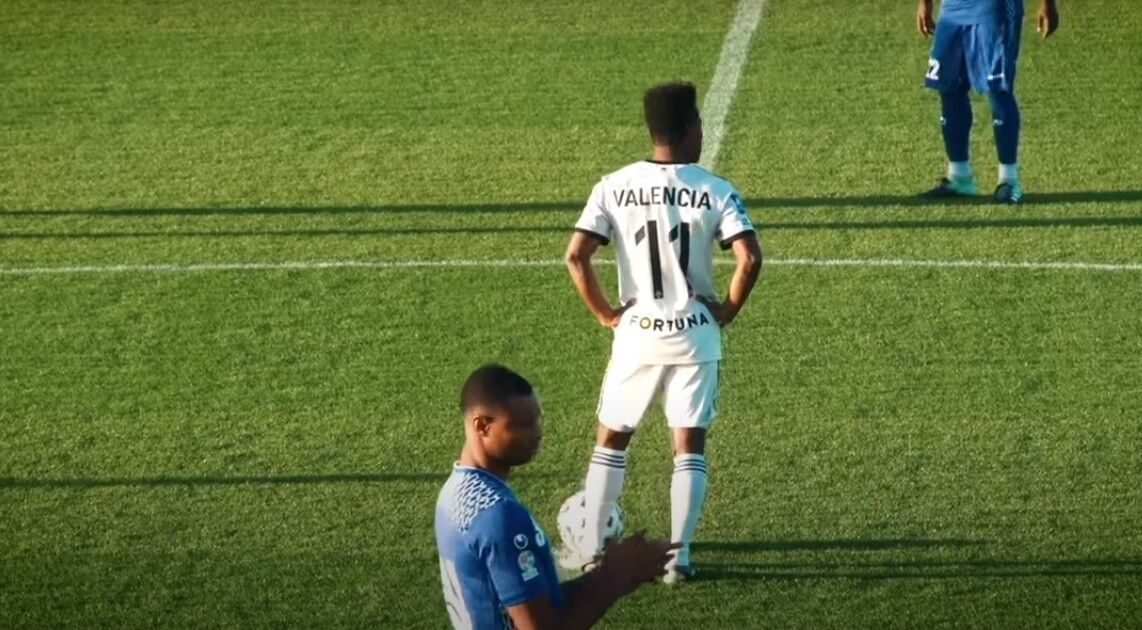 Recepcjonista, sprzątacz i inni. Z nimi mierzyli się piłkarze Legii na zgrupowaniu w Dubaju Zdjęcie główne wpisu