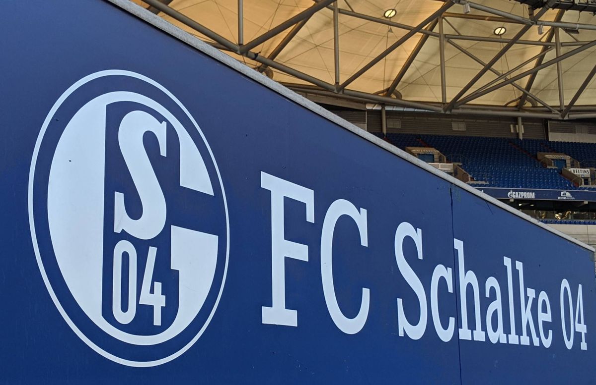 Tragiczny upadek Schalke. Klub blisko całkowitej klęski. Żeby przetrwać, musi spełnić jeden warunek Zdjęcie główne wpisu