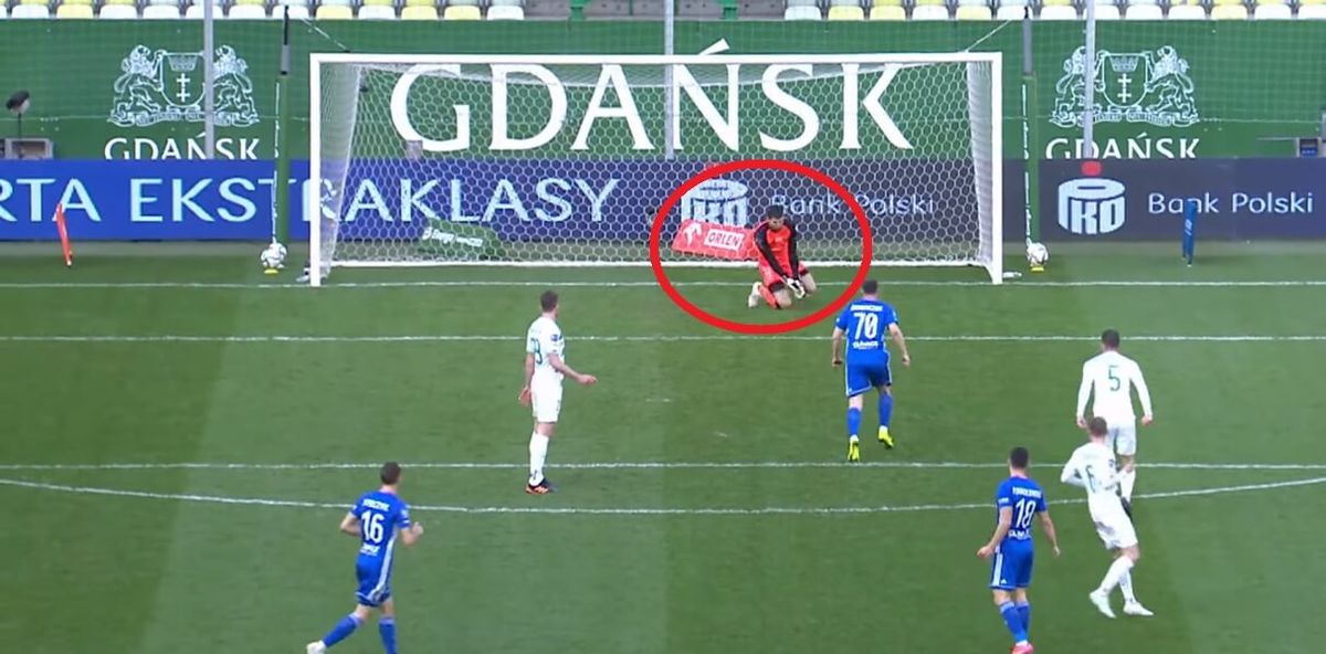 Z piekła do nieba. Dušan Kuciak podarował prezent rywalom, a następnie obronił rzut karny [WIDEO] Zdjęcie główne wpisu