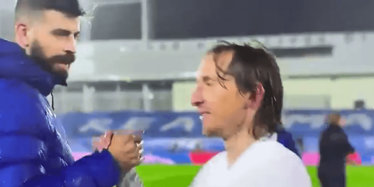 Pique zaatakował sędziego, a Modrić się z niego śmiał. Kamery wszystko nagrały [WIDEO] Zdjęcie główne wpisu