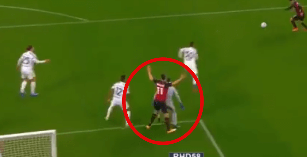 Ibrahimović nieprzepisowo zatrzymywał Szczęsnego? Nagranie dobrze to pokazało [WIDEO] Zdjęcie główne wpisu