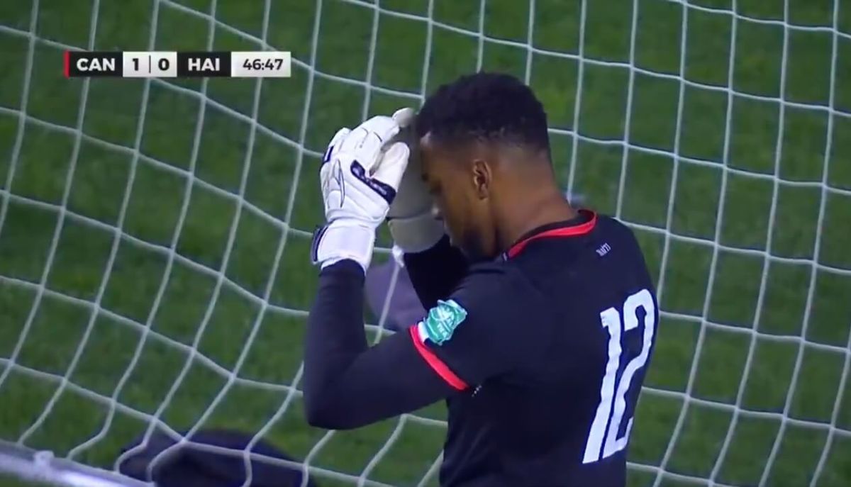 Kuriozalny samobój w kwalifikacjach do Mundialu. Co zrobił bramkarz? [WIDEO] Zdjęcie główne wpisu