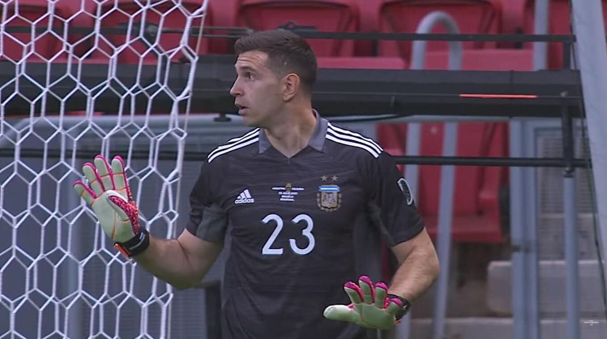 Emiliano Martinez wytrącił z równowagi Minę przed rzutem karnym. „Patrz na mnie” [WIDEO] Zdjęcie główne wpisu