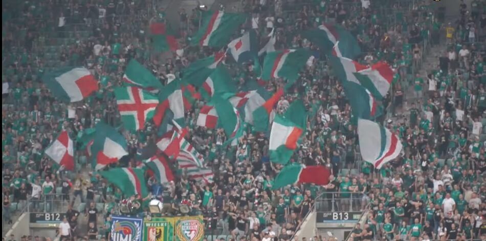 Kibice Śląska grozili piłkarzom po porażce z Wartą. „Oddajcie koszulki, albo gorzej niż Legia” Zdjęcie główne wpisu