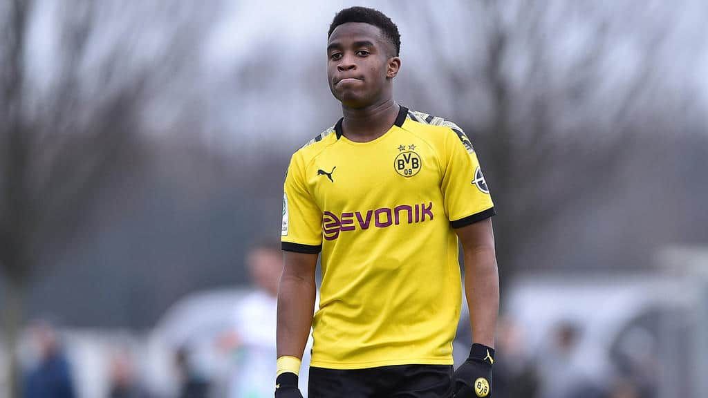 Youssoufa Moukoko o ciężkim początku w seniorach BVB: „Chciałem zakończyć karierę, ale…” Zdjęcie główne wpisu