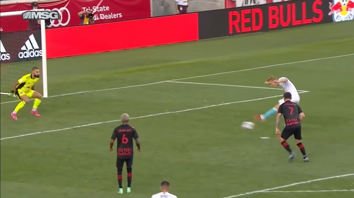 Adam Buksa bohaterem! Gol Polaka na wagę zwycięstwa w 91. minucie meczu [WIDEO] Zdjęcie główne wpisu