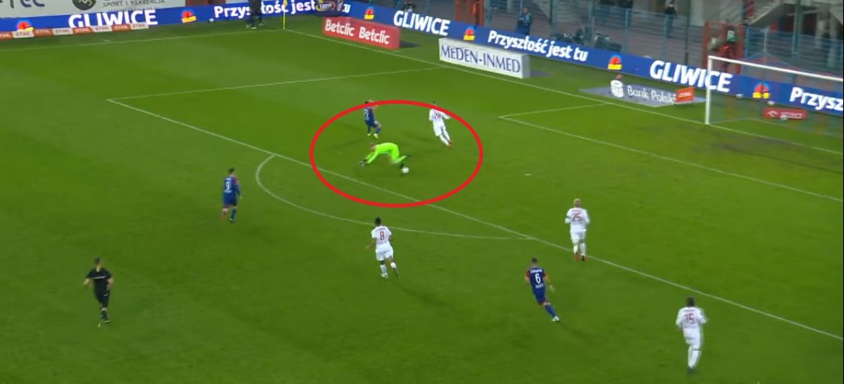 Kiks kolejki w Ekstraklasie? Fatalny błąd Pawła Kieszka pozbawił Wisłę punktów [WIDEO] Zdjęcie główne wpisu