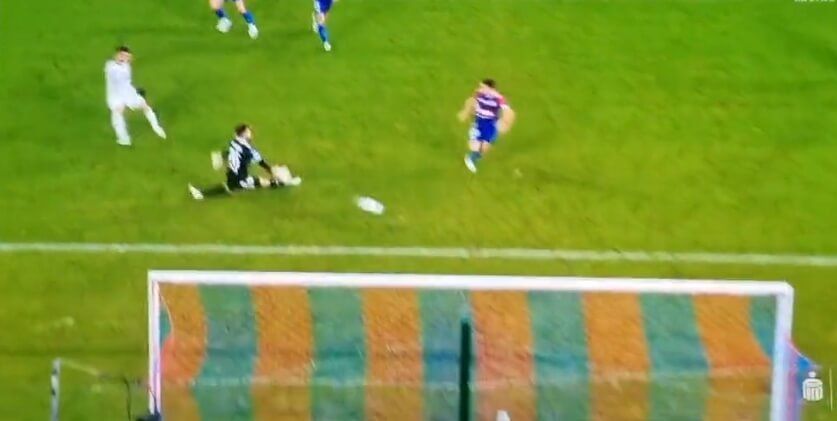 Pech Mahira Emreliego! Dwa słupki w jednej akcji [WIDEO] Zdjęcie główne wpisu