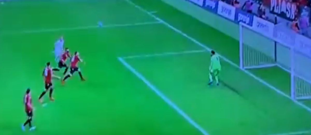 Polska wychodzi na prowadzenie z Albanią. Sędzia przerwał mecz przez zachowanie kibiców gospodarzy [WIDEO] Zdjęcie główne wpisu