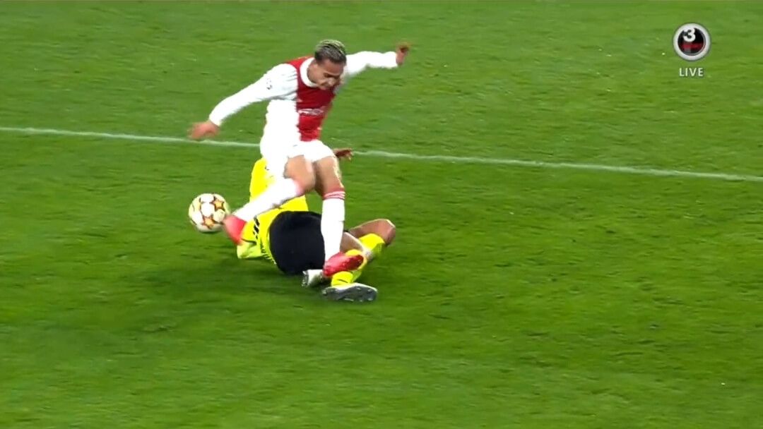 Kontrowersje w Lidze Mistrzów! Mats Hummels niesprawiedliwie otrzymał czerwoną kartkę? [WIDEO] Zdjęcie główne wpisu