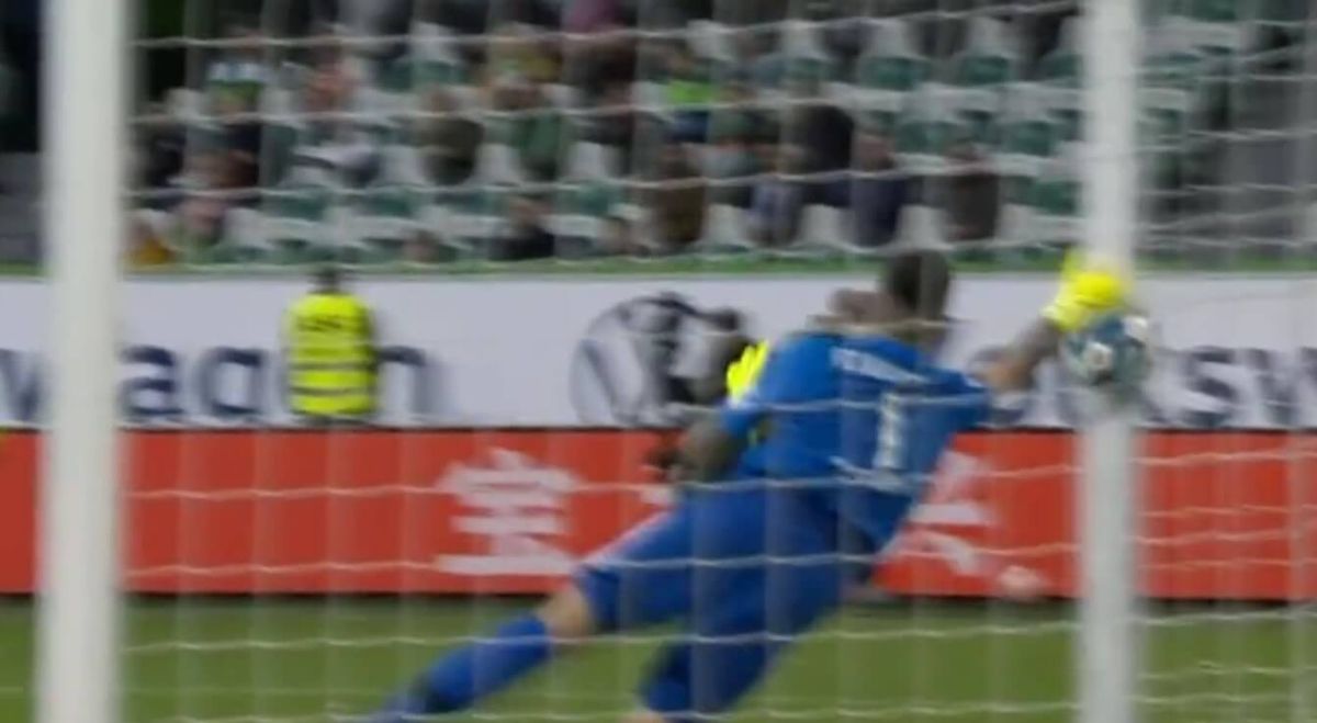 Rafał Gikiewicz z błędem przeciwko Wolfsburgowi. „Myślę, że będzie krytyczny wobec siebie” [WIDEO] Zdjęcie główne wpisu