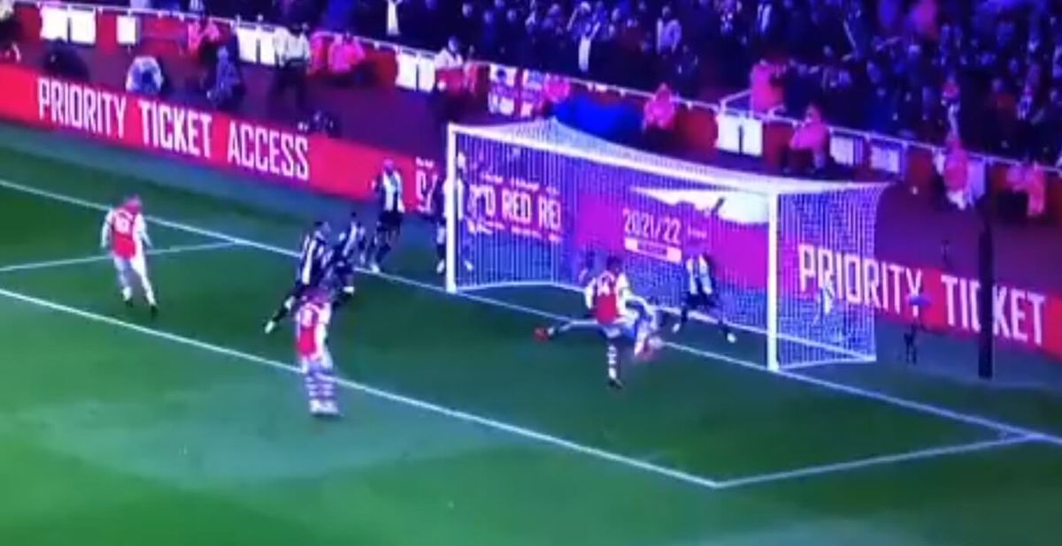 Aubameyang z pudłem sezonu? Z bardzo bliskiej odległości trafił w… słupek [WIDEO] Zdjęcie główne wpisu