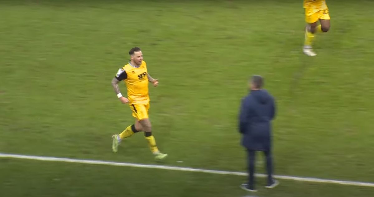 Odszedł z Sunderlandu, a następnie ustrzelił hat-tricka. Cieszynkę zadedykował byłemu trenerowi [WIDEO] Zdjęcie główne wpisu