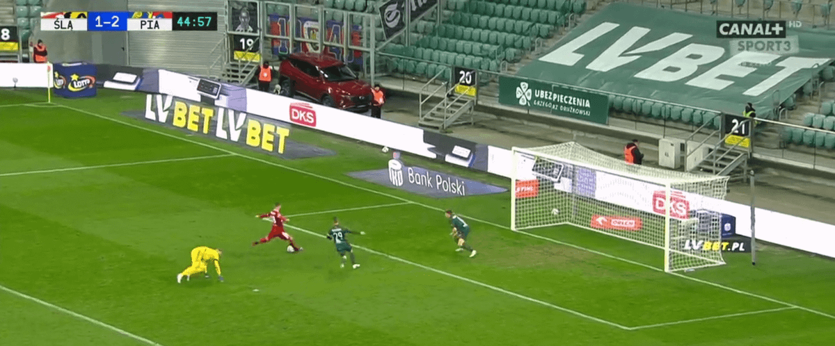 Niesamowita kontra Piasta Gliwice! Kamil Wilczek zabawił się z obroną [WIDEO] Zdjęcie główne wpisu