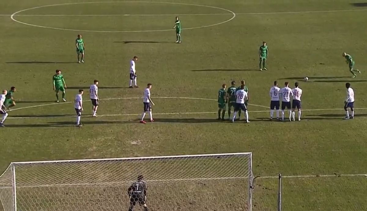 Przepiękna bramka Łukasza Trałki! Z rzutu wolnego prosto w okienko [WIDEO] Zdjęcie główne wpisu