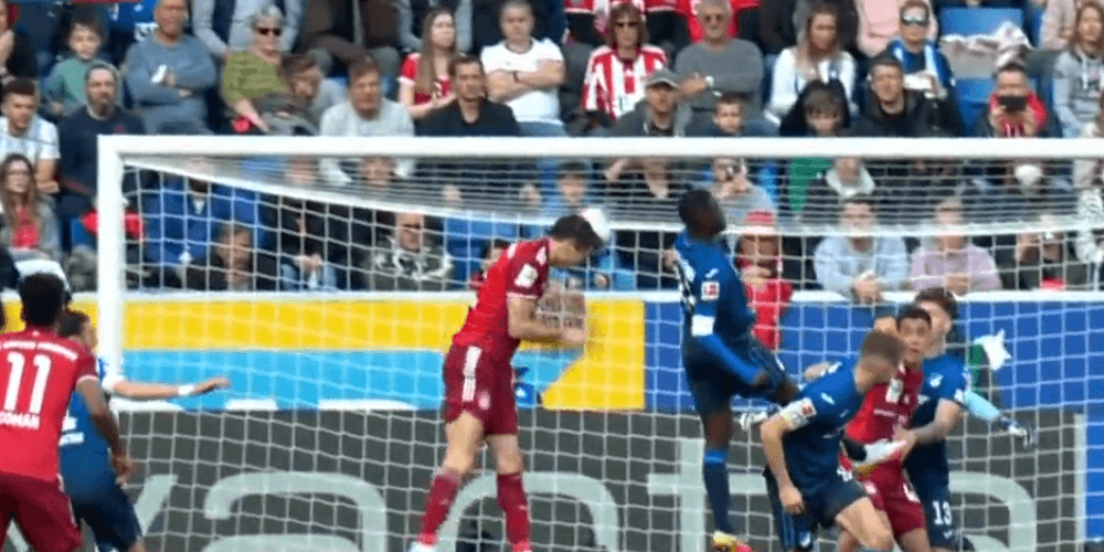 Lewandowski dalej swoje! Polak strzelił 29. gola w tym sezonie Bundesligi [WIDEO] Zdjęcie główne wpisu