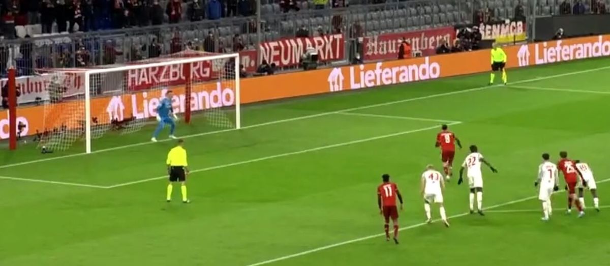 Bayern prowadzi z RB Salzburg. Lewandowski trafia z rzutu karnego [WIDEO] Zdjęcie główne wpisu