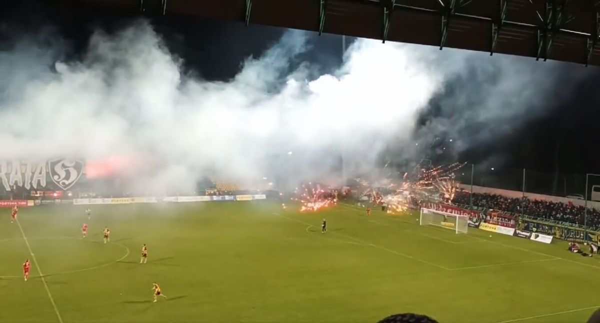 Starcie kibiców podczas meczu 1. Ligi. Spotkanie zostało przerwane [WIDEO] Zdjęcie główne wpisu