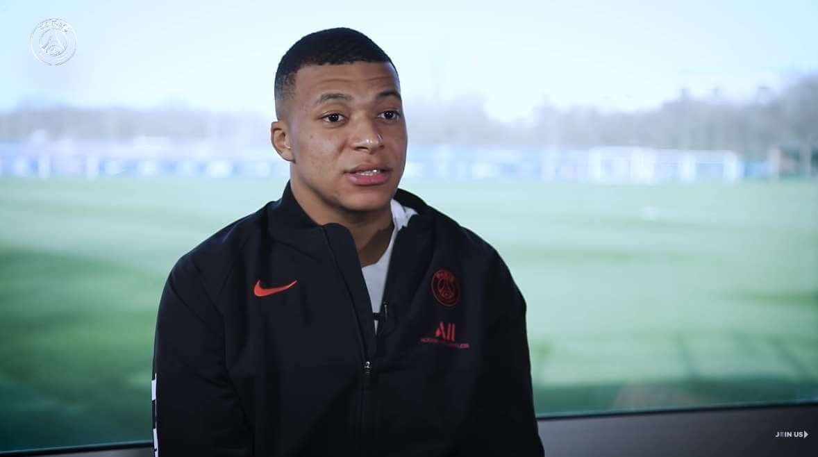 Prezydent Francji przekonał Mbappe do pozostania w PSG? „Namawiałem go telefonicznie” Zdjęcie główne wpisu