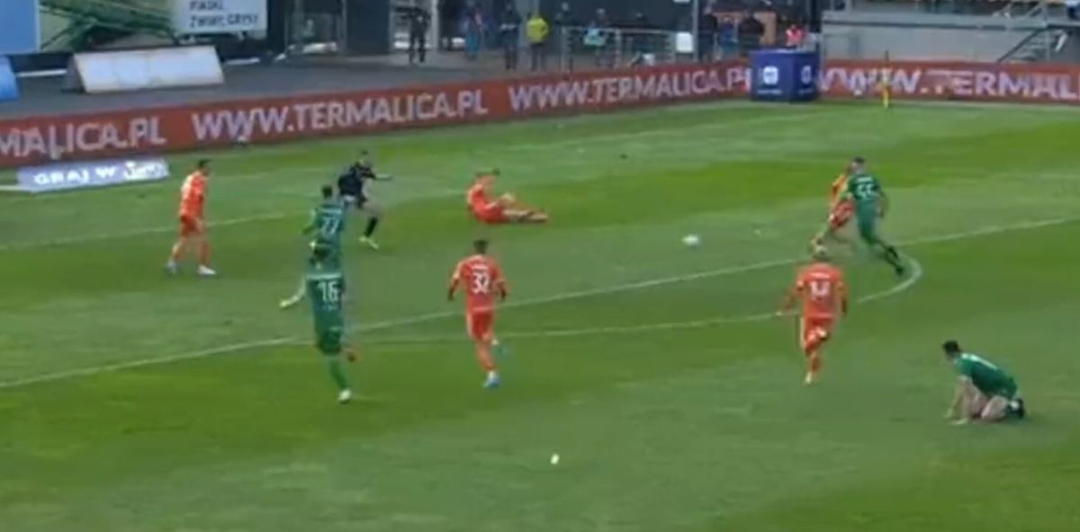 98. minuta i chaos w polu karnym. Rażąca nieskuteczność Termaliki w meczu z Radomiakiem [WIDEO] Zdjęcie główne wpisu
