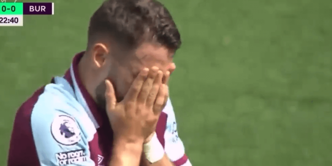 Vlasić niechcący sfaulował piłkarza Burnley. Chorwat nie krył łez po przewinieniu [WIDEO] Zdjęcie główne wpisu