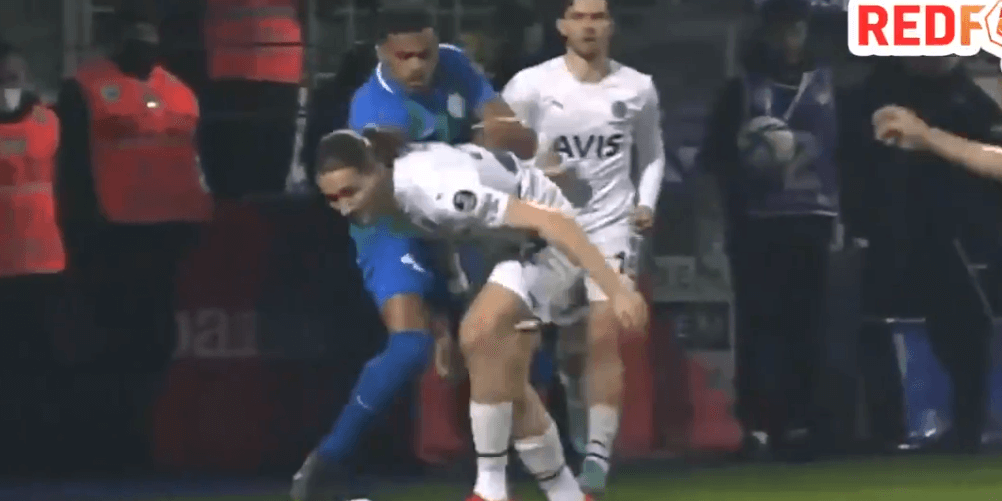 Rizespor walczy o utrzymanie, a jego piłkarz wyleciał z boiska w 35. sekundzie [WIDEO] Zdjęcie główne wpisu