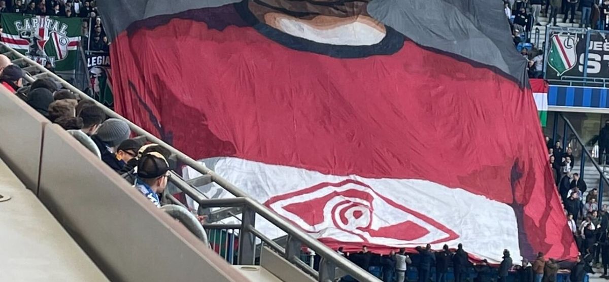 Kibice Legii z oprawą w Poznaniu. Putin w koszulce Spartaka [ZDJĘCIE] Zdjęcie główne wpisu