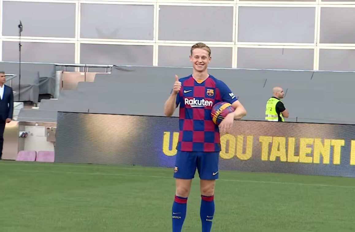 Frenkie de Jong nie jest zainteresowany transferem do Manchesteru United. Konkretny powód Holendra. Zdjęcie główne wpisu