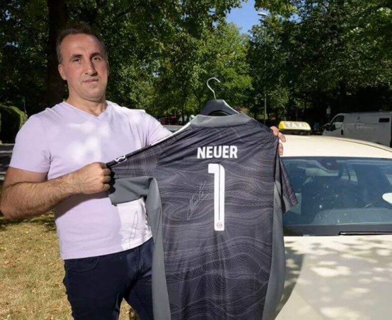 Taksówkarz oddał Neuerowi zgubiony portfel. Nie spodobało mu się „znaleźne” Zdjęcie główne wpisu