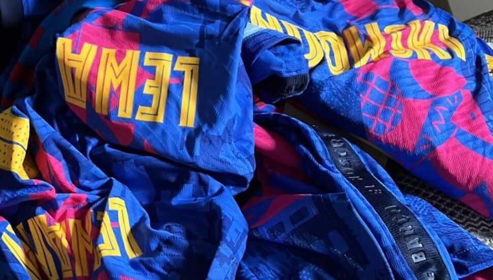 Pini Zahavi już w maju był pewny transferu Lewandowskiego do FC Barcelony. Wówczas kupił koszulki z nazwiskiem Polaka Zdjęcie główne wpisu